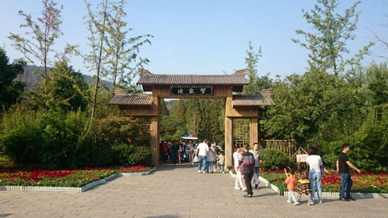 襄陽習(xí)家池.jpg